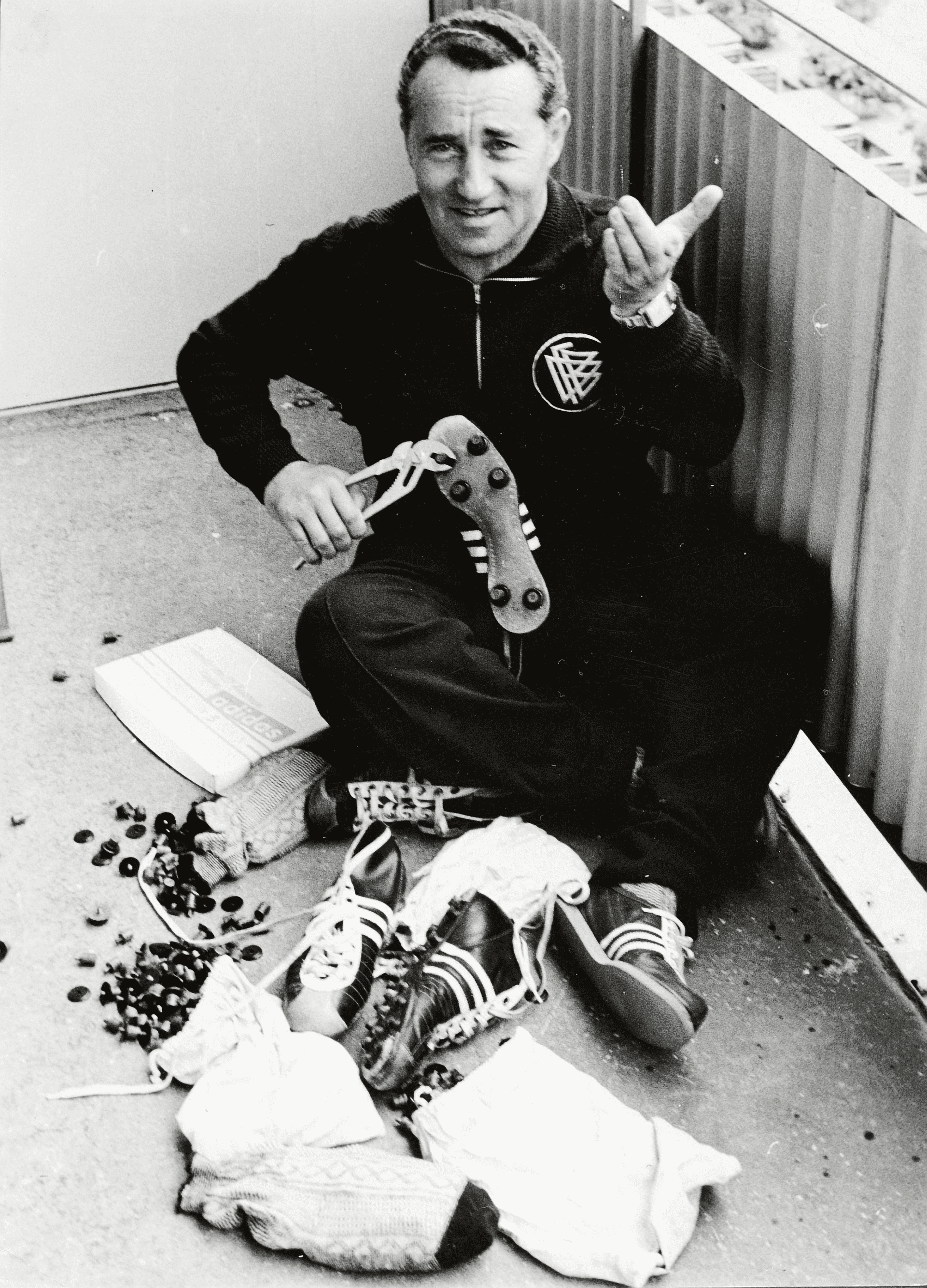 Związek mody i sportu na przestrzeni lat bywał burzliwy. Moda niesie tożsamość, klasowość, a nawet nieposkromioną rebelię