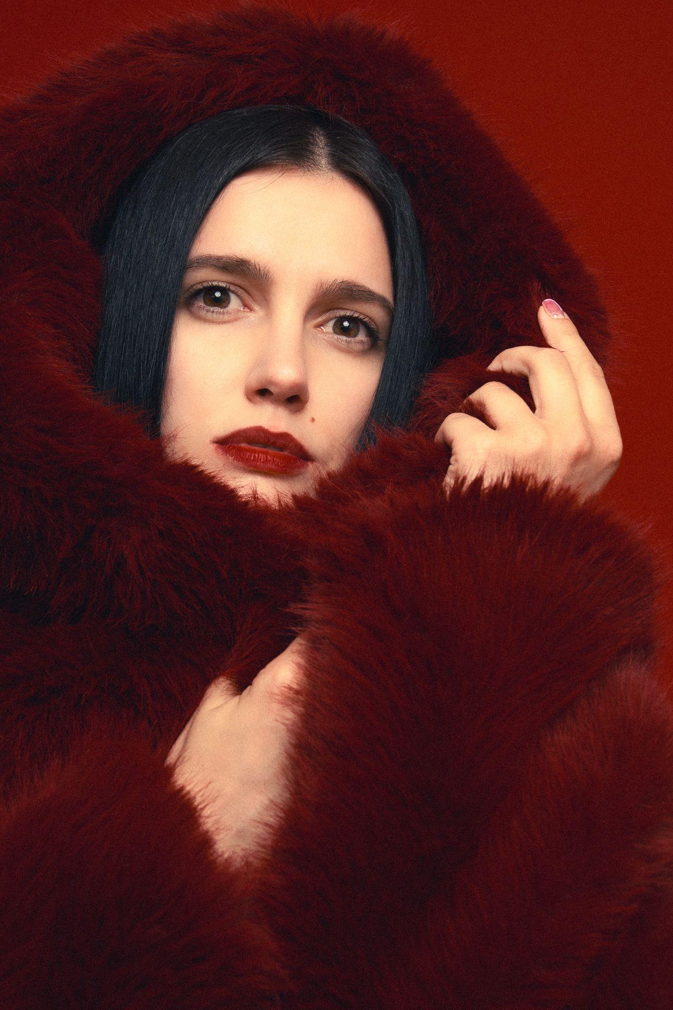 "Buy artificial fur III" mod. Karolina Lubieniecka, Instagram: @golebiowskyphotos