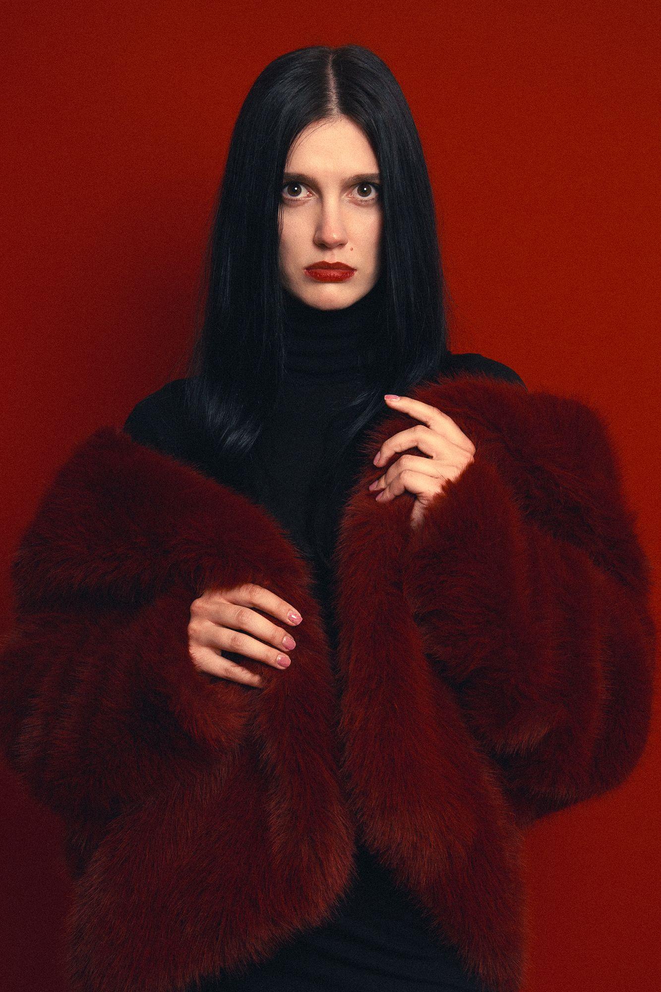 "Buy artificial fur VI" mod. Karolina Lubieniecka, Instagram: @golebiowskyphotos