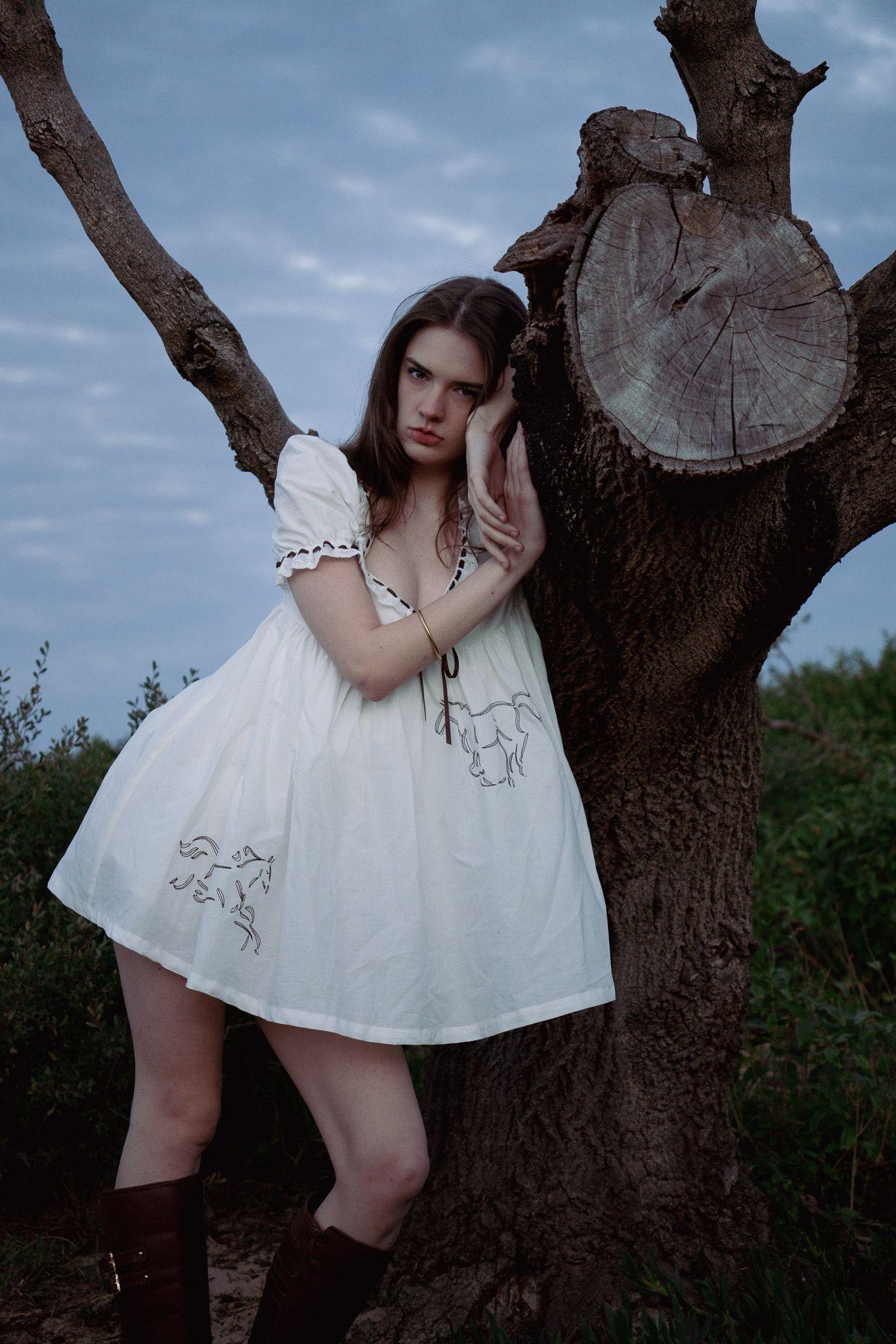  Dark Horse | Model: Tia