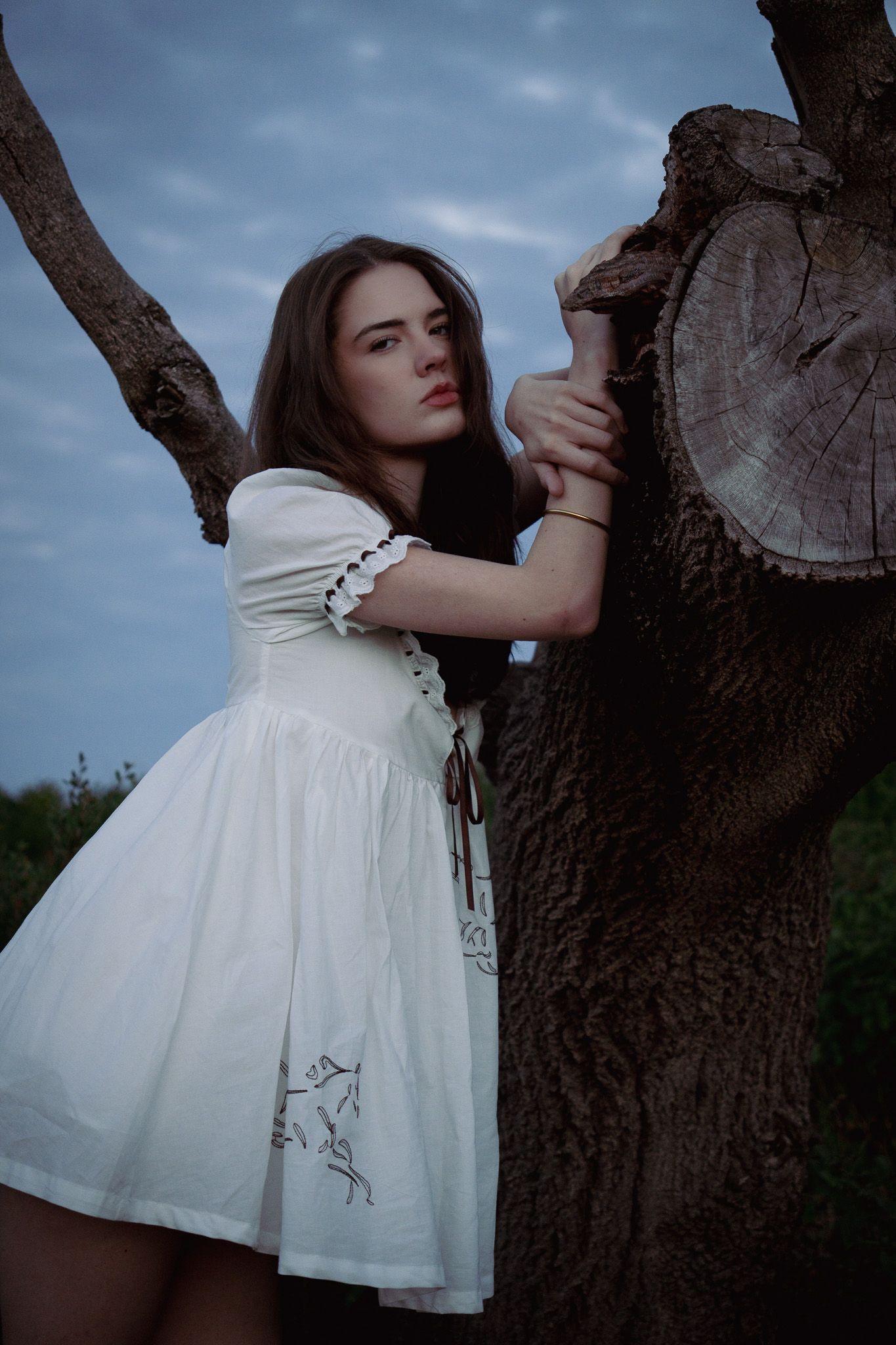  Dark Horse | Model: Tia