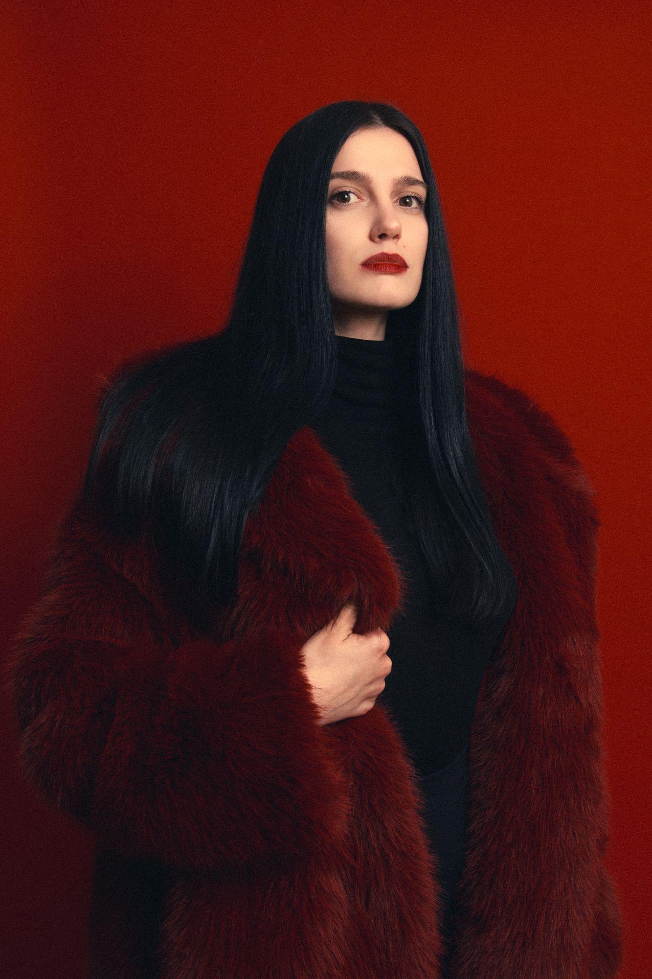 "Buy artificial fur V" mod. Karolina Lubieniecka, Instagram: @golebiowskyphotos