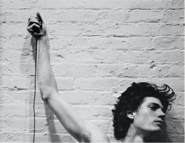 Robert Mapplethorpe – intymność, odwaga i bezkompromisowość fotografii XX wieku