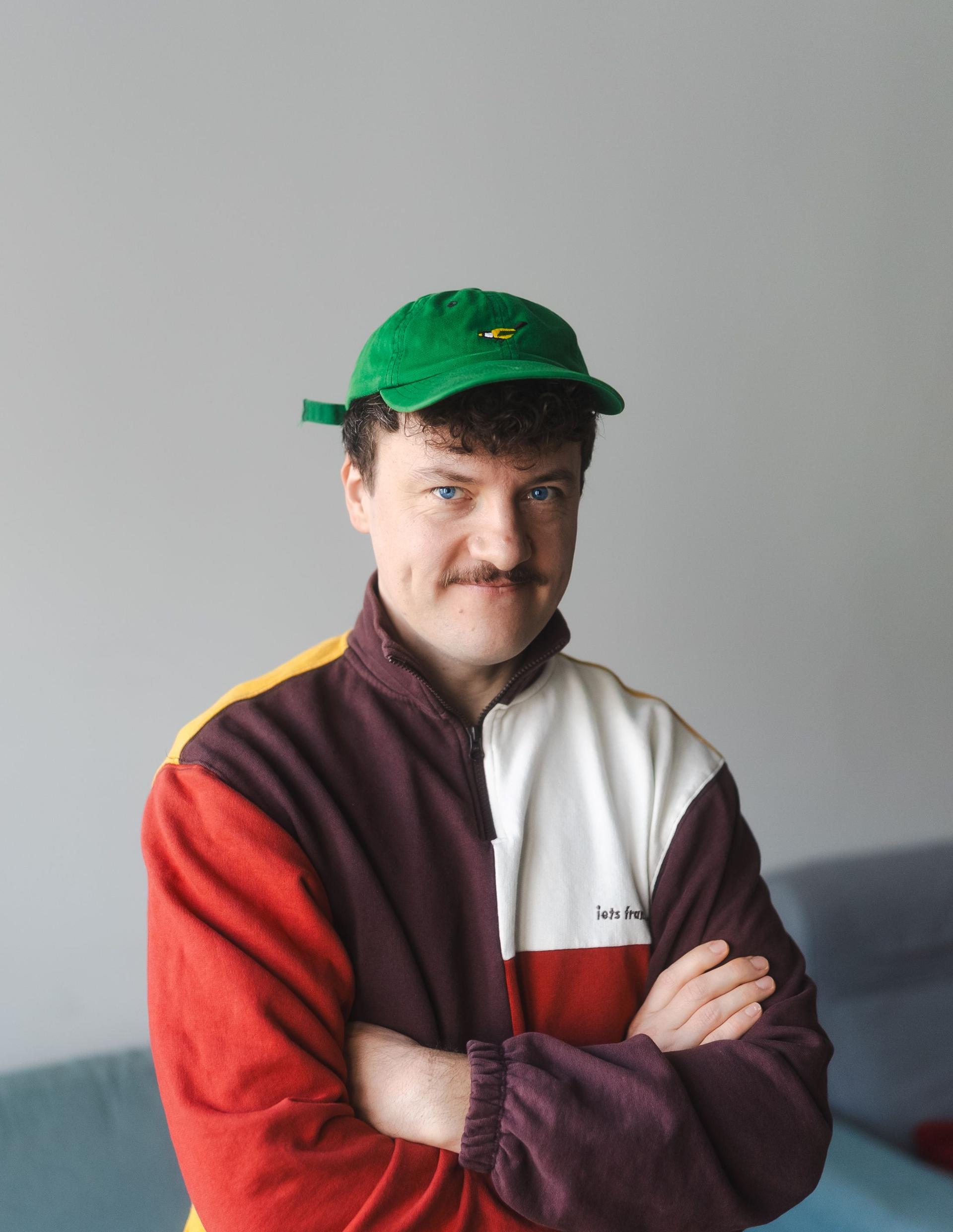 „Kiedyś tylko twoja wioska wiedziała, że jesteś głupi, a teraz dzięki Facebookowi wie cały świat”. Rozmawiamy z  Doktorem z TikToka [WYWIAD]