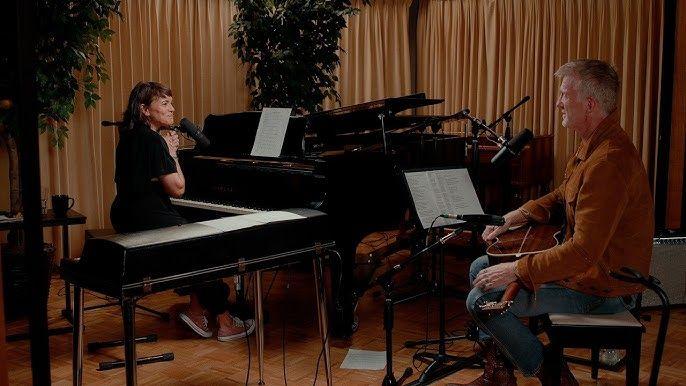 Norah Jones i Josh Homme w akustycznej wersji „Make It Wit Chu” [WIDEO]