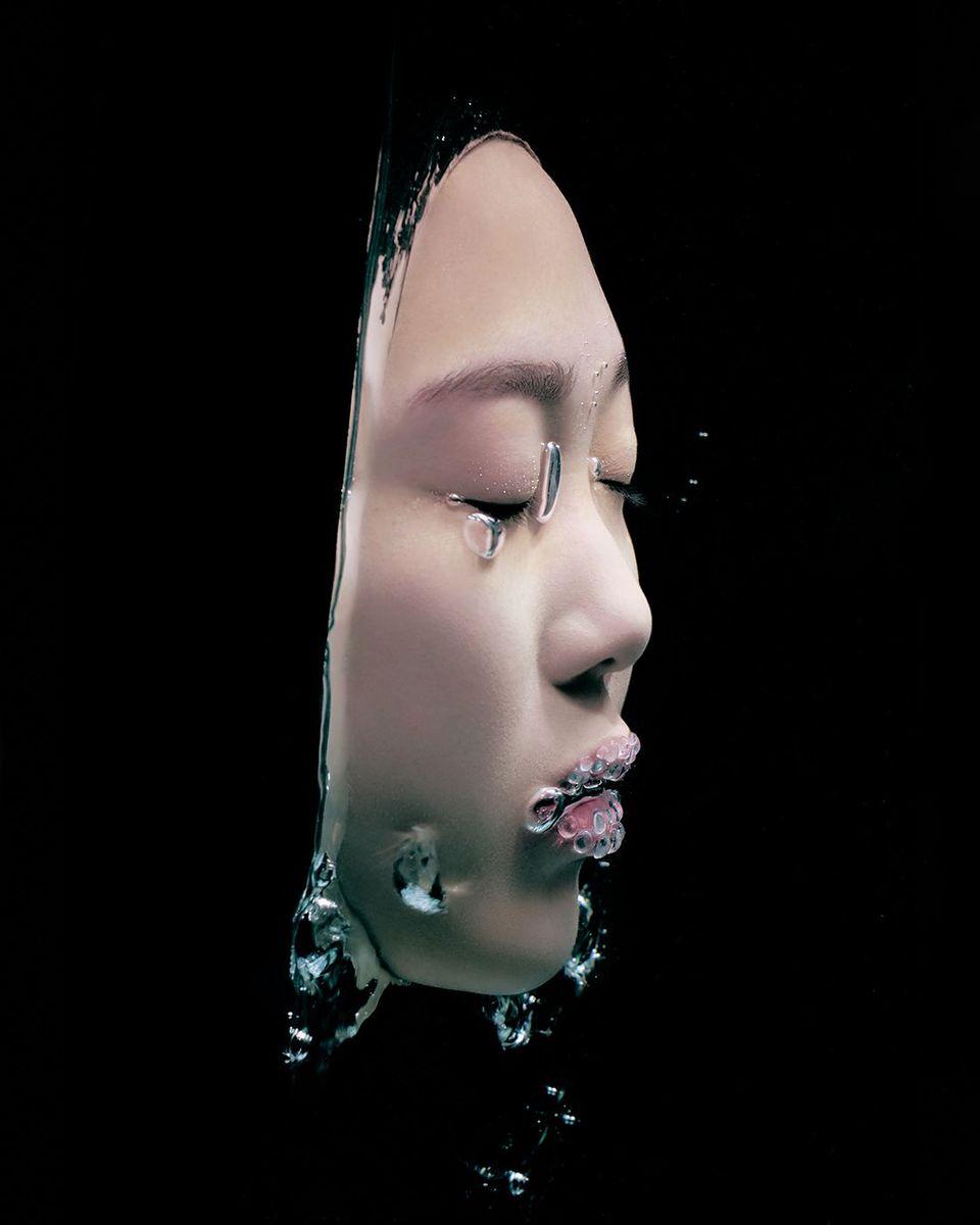 K-ONNECTION: Dorota Grzegorczyk w projekcie „The Song Of Glass Waves” zachwyca magią światła, wody i szkła