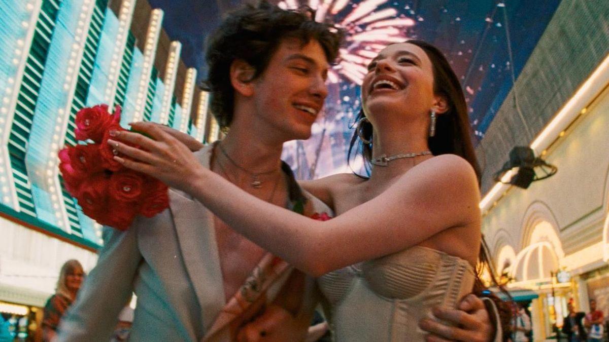 Walentynki 2026: prezenty dla kinomaniaczek według filmowego gustu