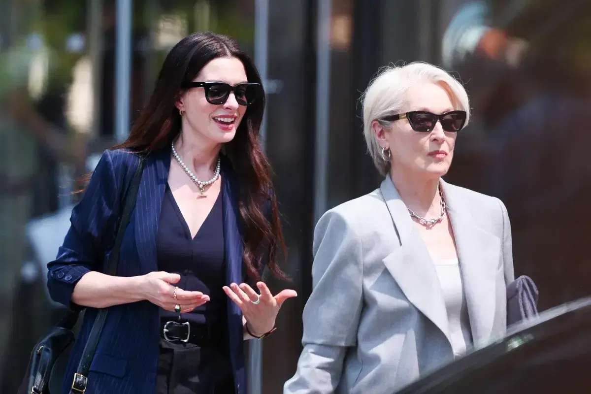 Anne Hathaway, Meryl Streep i Emily Blunt wracają do świata wielkiej mody [TRAILER]
