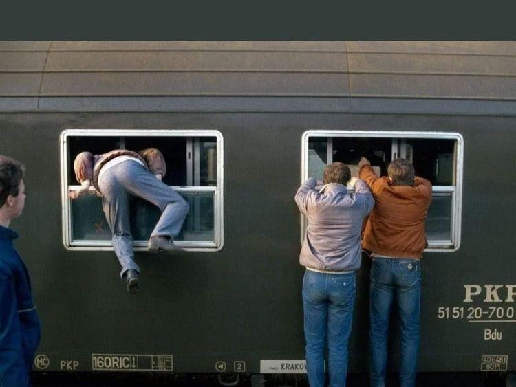 Pociąg „Nieśpieszny”. PKP Intercity zaprasza w podróż do przeszłości