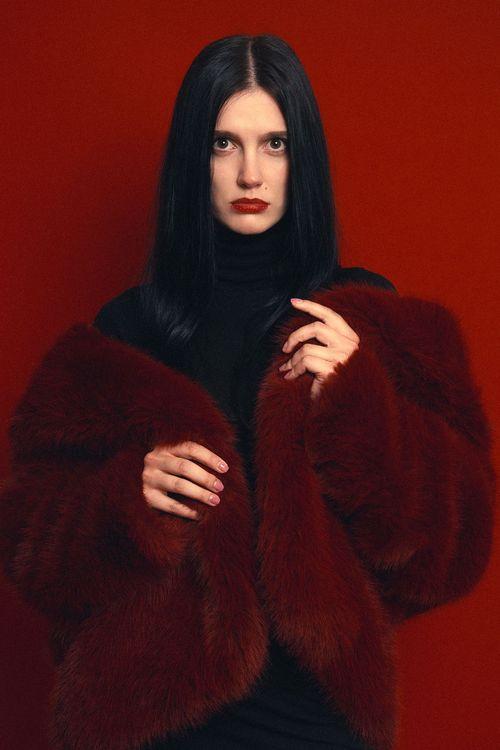 "Buy artificial fur VI" mod. Karolina Lubieniecka, Instagram: @golebiowskyphotos