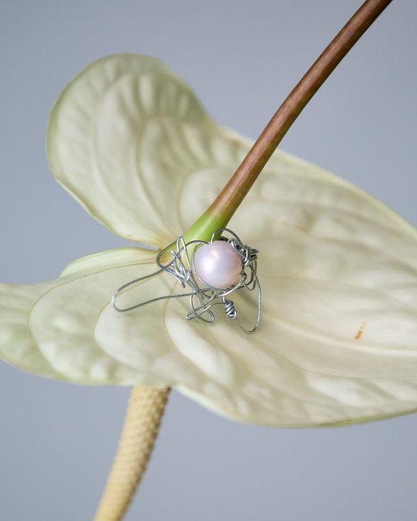 mashatretring on a flower