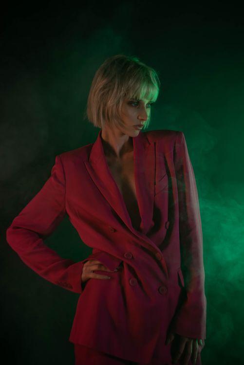 Ola w zielonym świetle / Model: Aleksandra Dębska, @rosalinagunvor