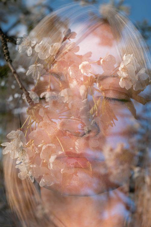 Autoportret z czereśnią