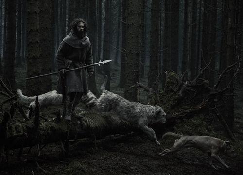 W pełnię księżyca i po średnioangielsku. Nadchodzi „Werwulf” [TRAILER]