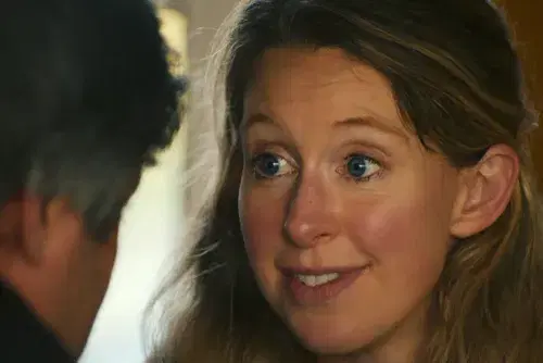 Sprawa Elizabeth Holmes. A24 pokazało niezwykły dokument [ZWIASTUN]