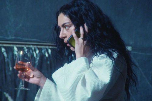 „The Moment” Charli XCX najszybciej sprzedającym się tytułem A24 w historii