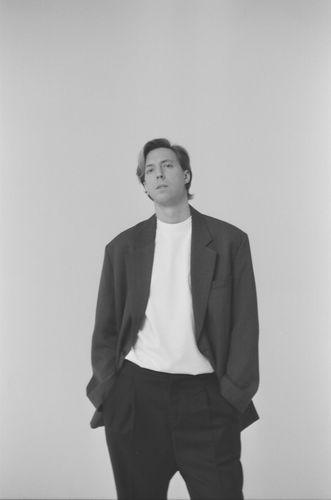 „Moja muzyka momentalnie stała się próbą delikatnego wpisania się w krajobraz, który istniał na długo przed nami i będzie istniał długo po nas” – rozmawiamy z Jakubem Dubikiem