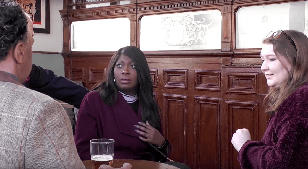 Ultrarealistyczny robot przeraził gości brytyjskiego pubu