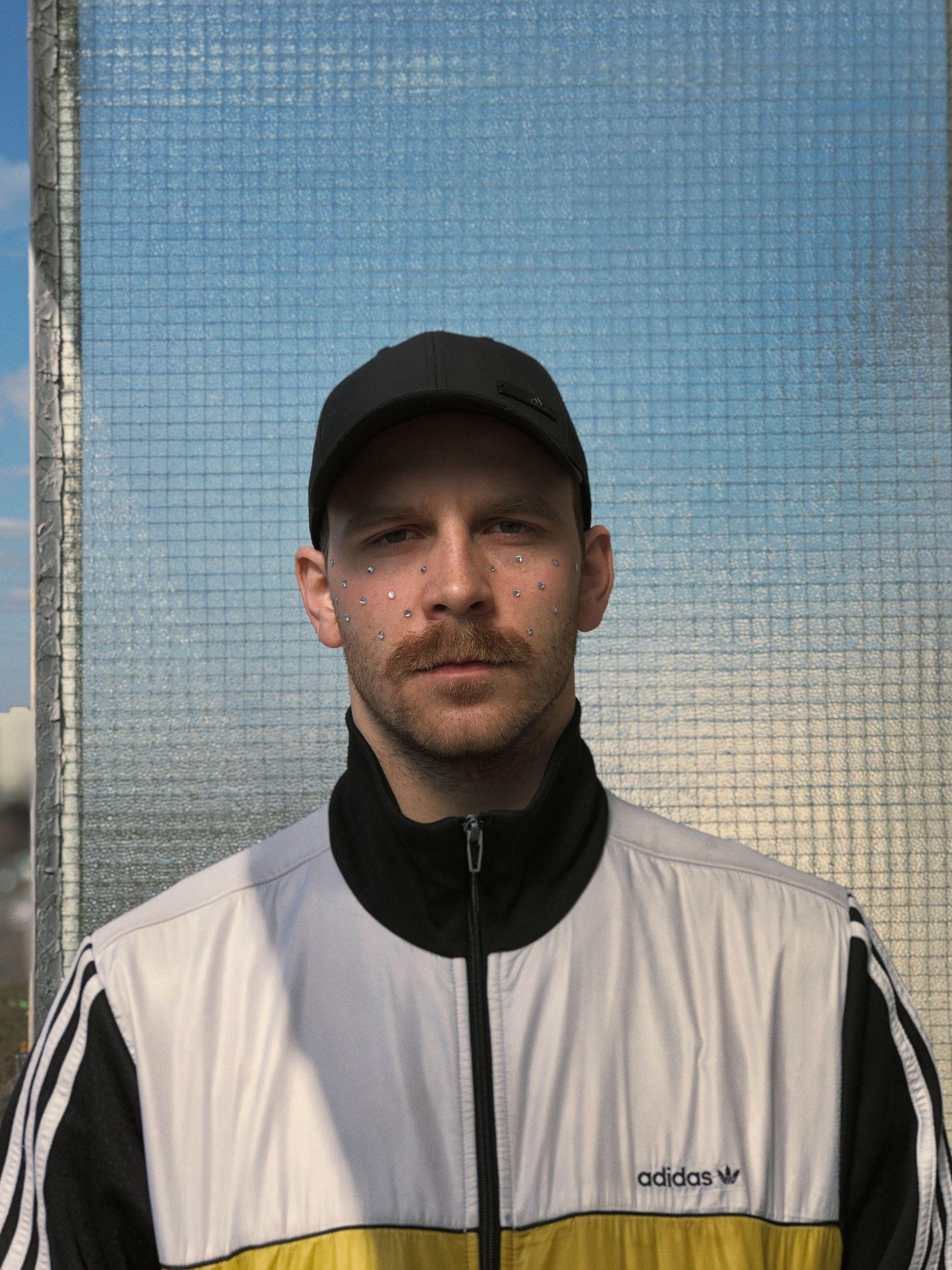 „Nie skupiam się nad »objętością« roli”, mówi Julian Świeżewski, znany m.in. z „25 lat niewinności” Jana Holoubka