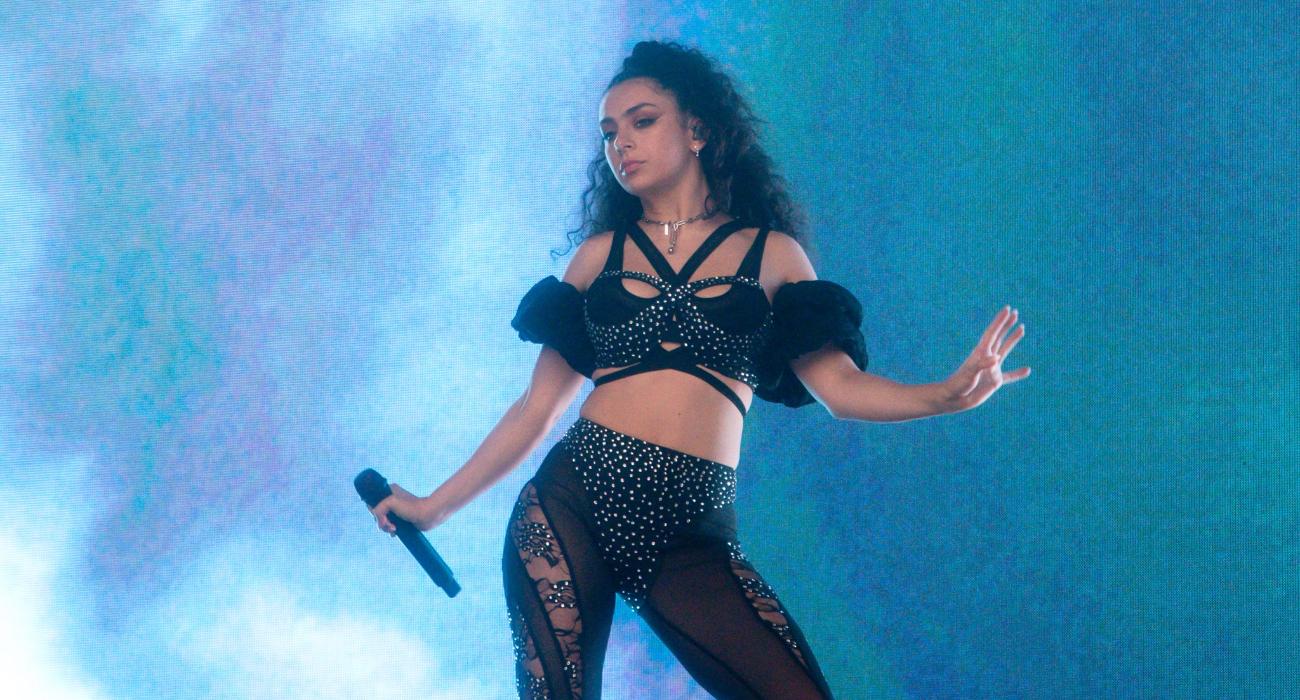 Eksperymentalny pop to jej specjalność. Energetyczne show Charli XCX porwało publiczność OWF 2022