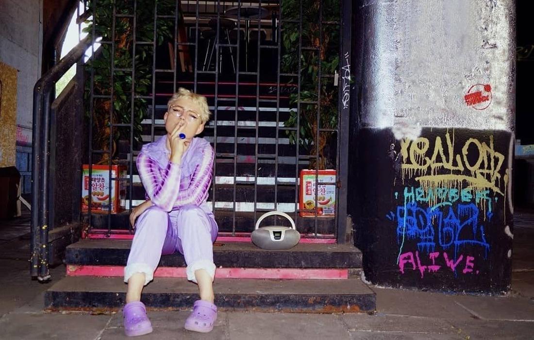 Polska raperka dissuje kapitalizm, odnosząc się do Karola Marxa