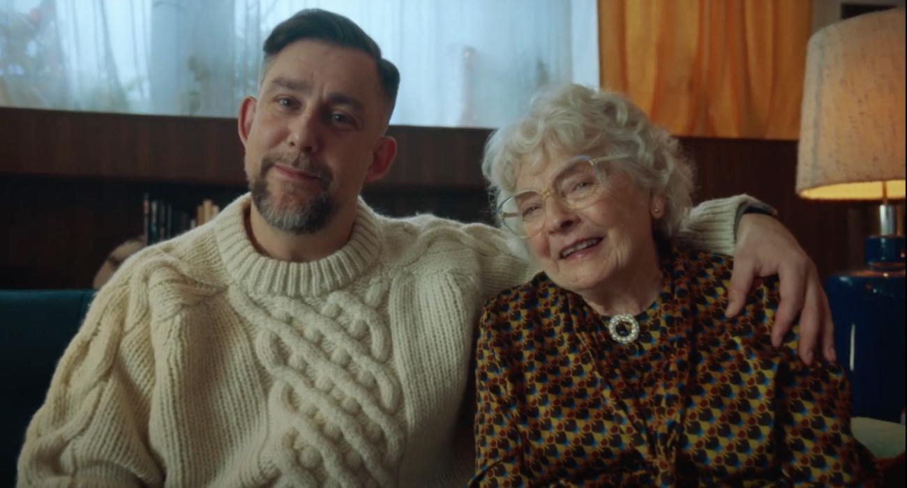 „No i mandarynki mi przemarzły...”. Nowa reklama Samsuga z Sokołem hitem sieci