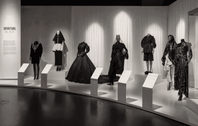 Beyond the Little Black Dress – niesamowita moc „małej czarnej”