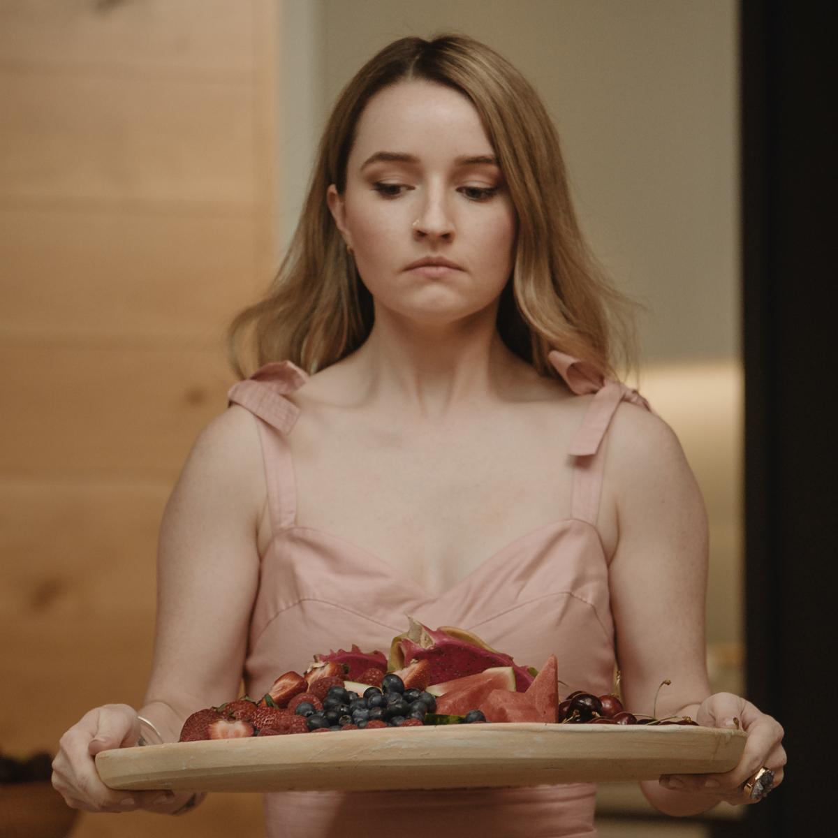 Zbiła fejm na kłamstwie o raku i diecie cud. Ten serial Netflixa to gwarantowany hit