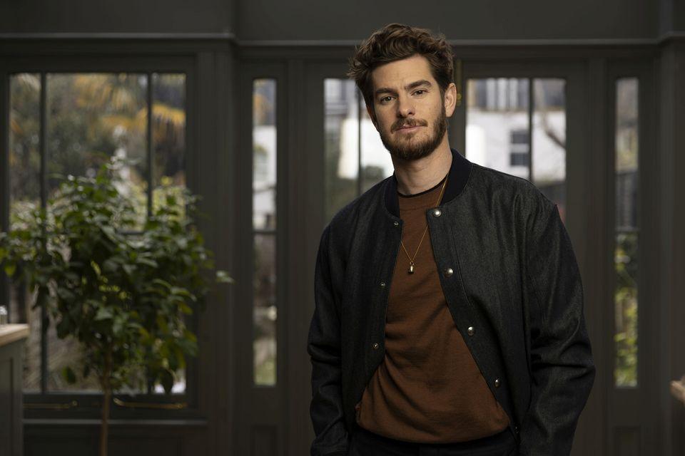Andrew Garfield przyjechał do Polski, aby poznać historię swojej rodziny. „Kielce wydają mi się znajome”