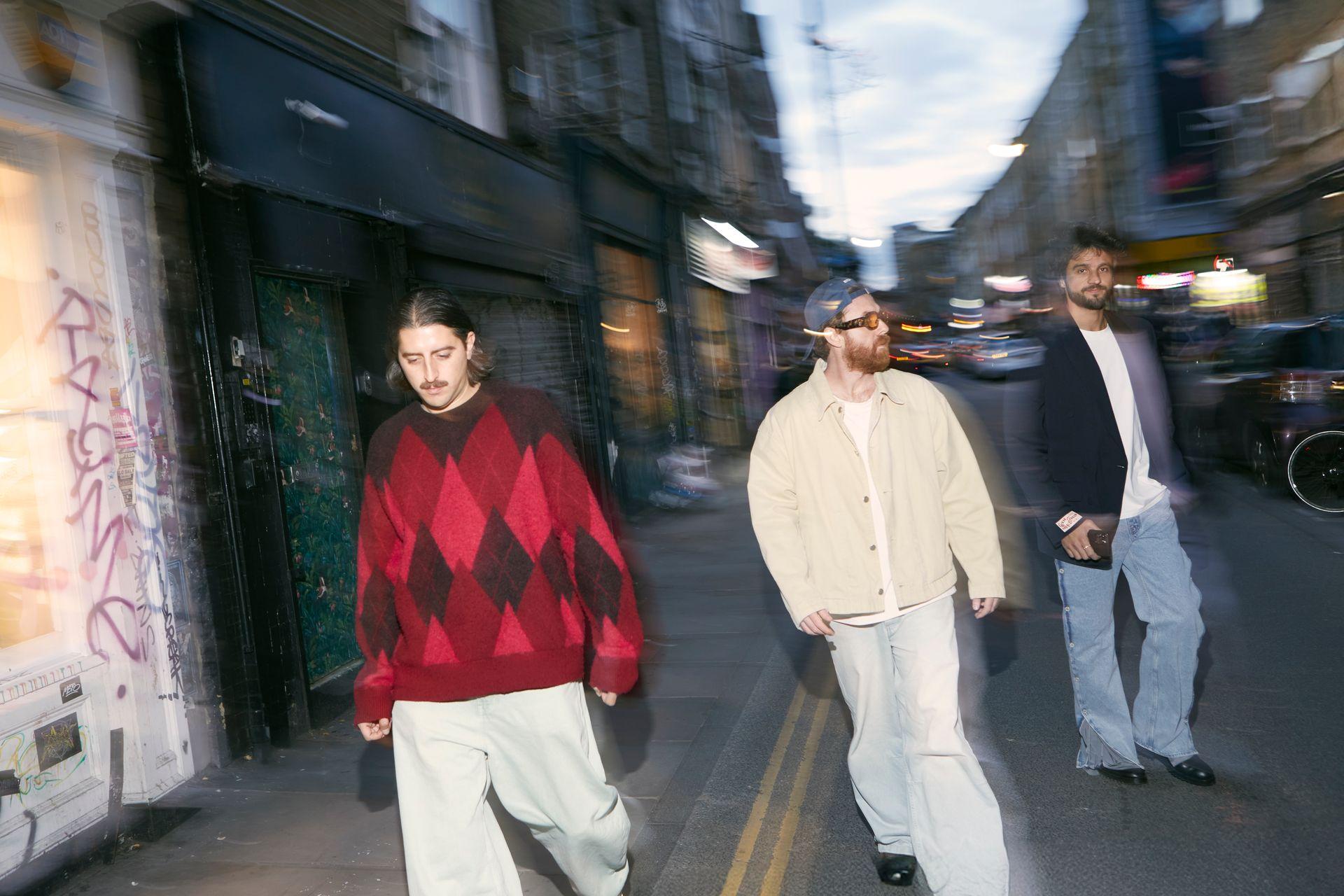 First Class by Avangart Tabldot: Nocny lot nad Warszawą