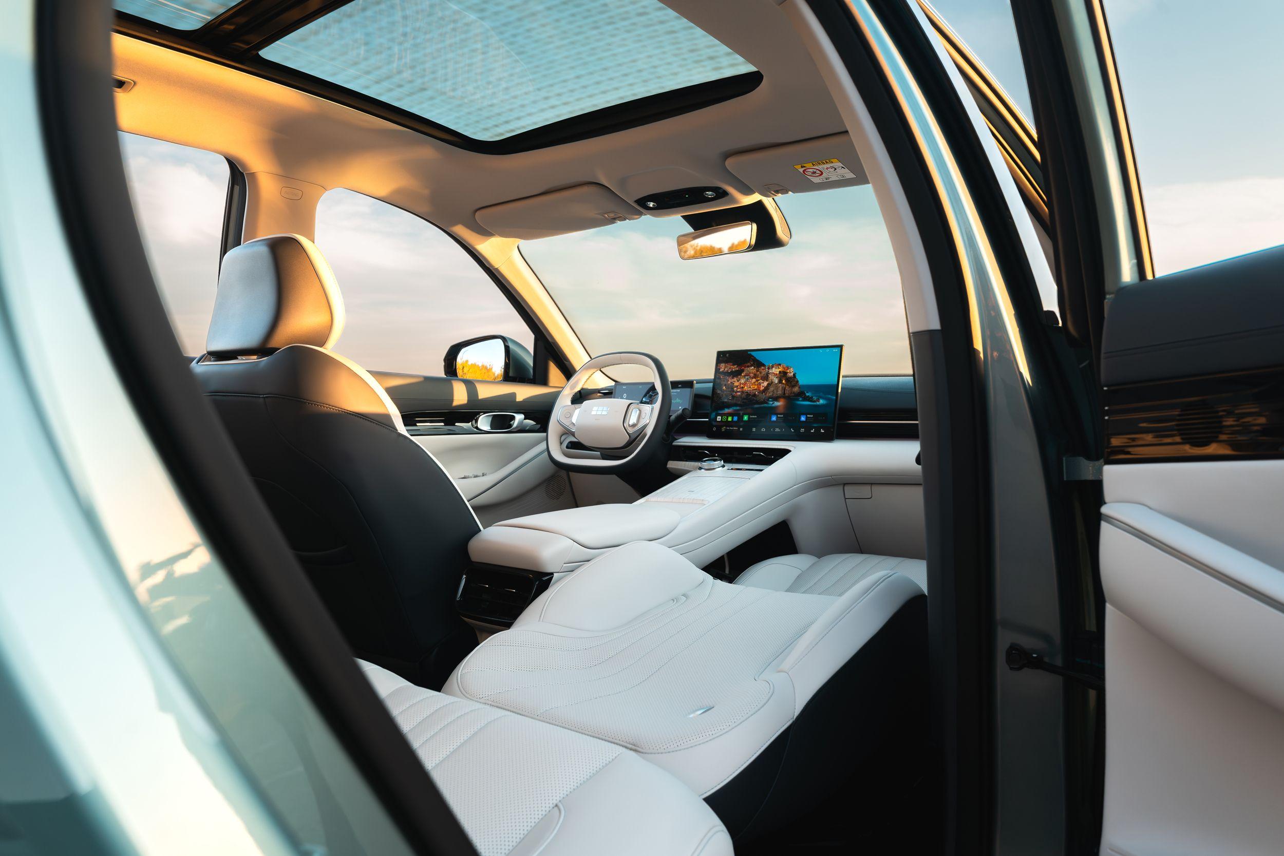 Linie przyszłości. Premiera modelu Geely EX5 z nagrodą Red Dot za dizajn