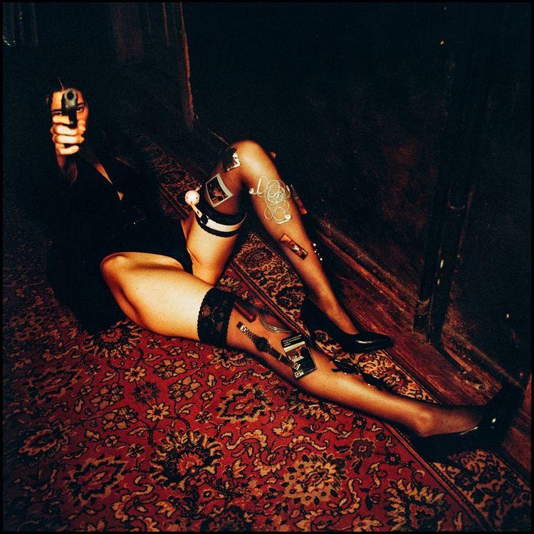 What's in her b̶̶̶a̶̶̶g̶̶̶ tights