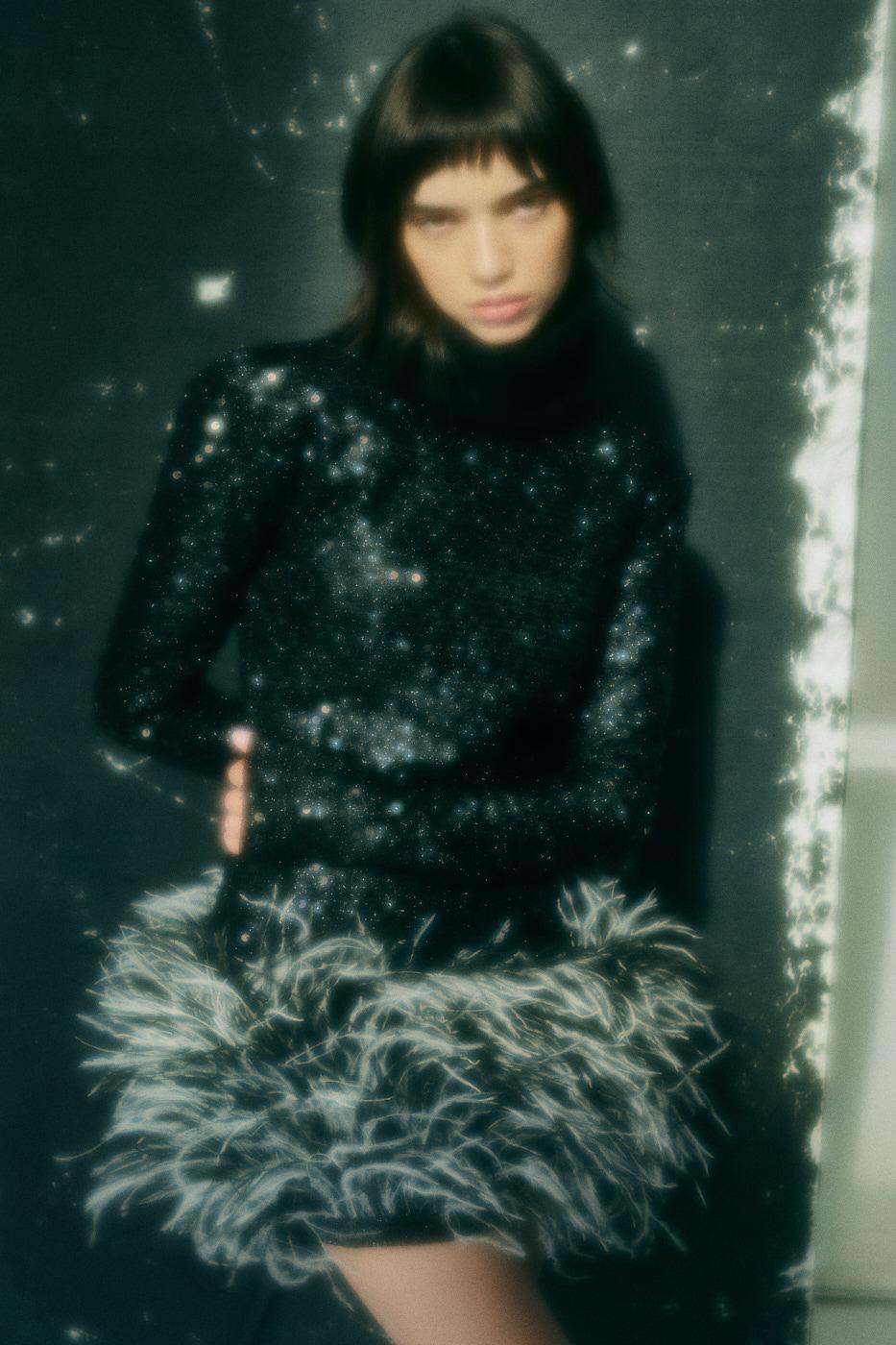 Sukienka MMC studio design, buty Miista, podkolanówki Wolford