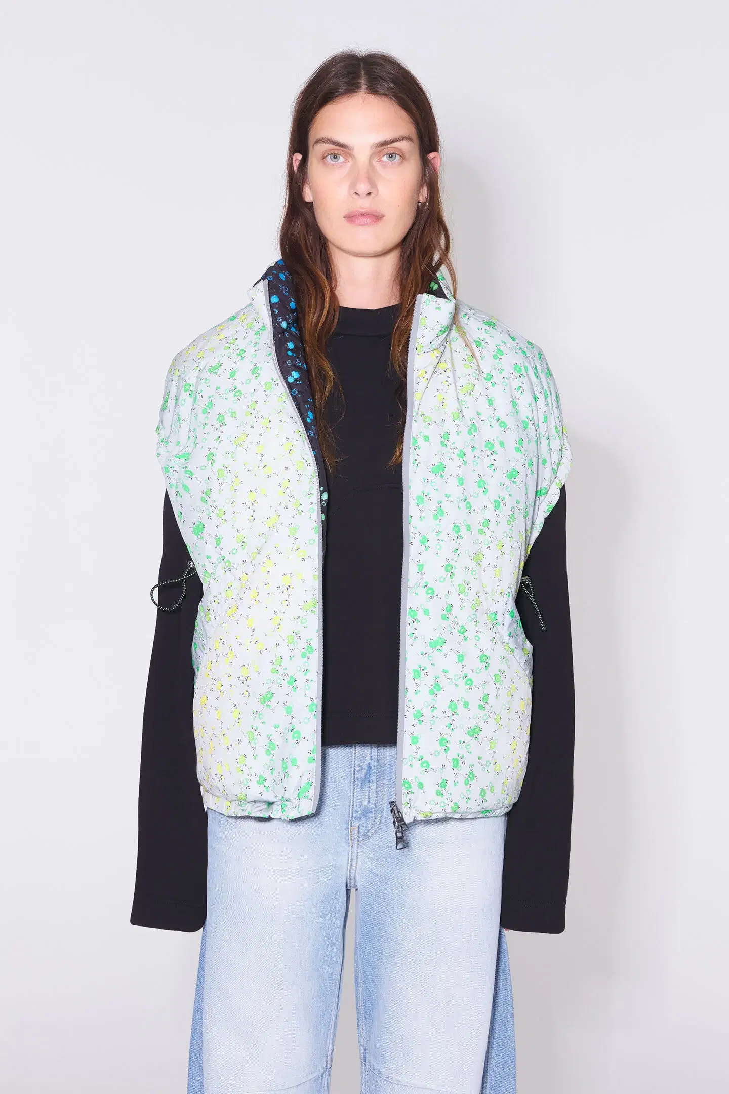 Krótka kamizelka z nadrukiem Flowers Green