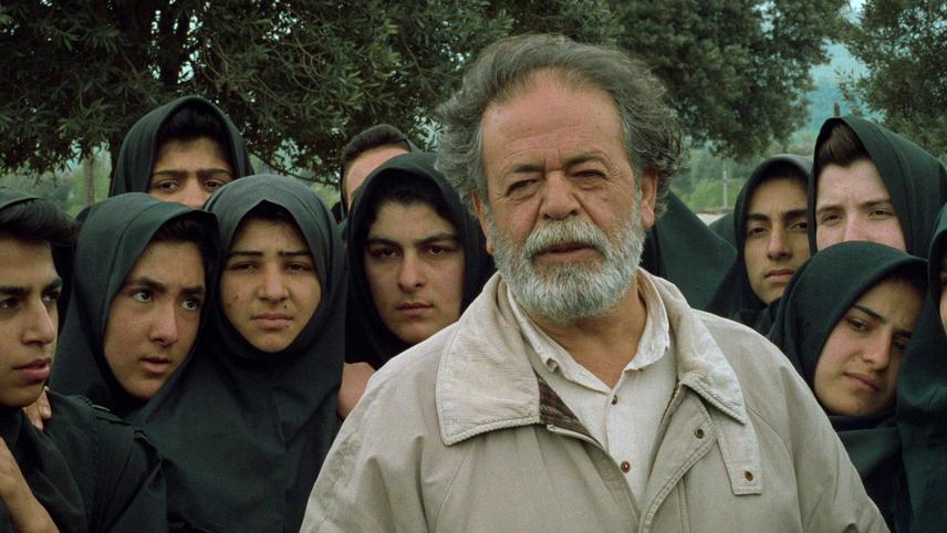 „Pod Oliwkami" (1994) reż. Abbas Kiarostami