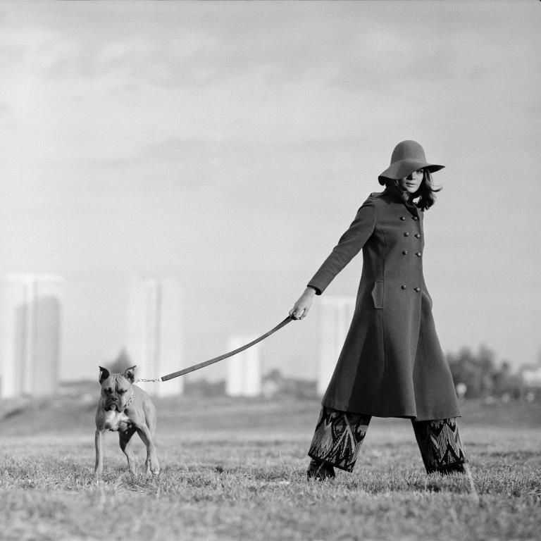 Polska moda w PRL-u w obiektywie najwybitniejszych fotografów. Wśród nich Rolke, Niedenthal i Plewiński