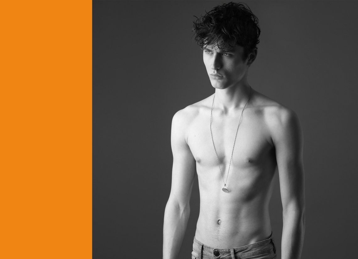 Chłopak z pięknymi, srebrnymi szpilkami. Poznajcie Marca z Białegostoku