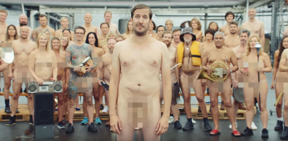 Co łączy transparentność w biznesie ze szwedzkimi golasami?