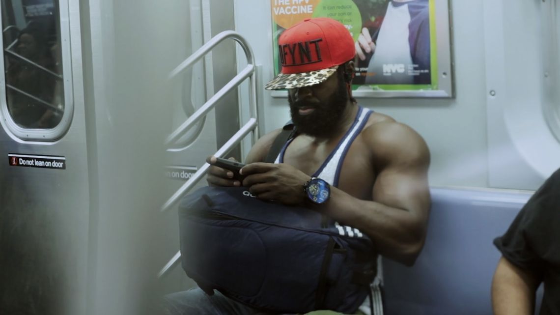 "Samotność ma zły PR, ale jest niezbędna". Piotr Stasik przekracza granice dokumentu, tworząc transowe i przejmujące opowieści