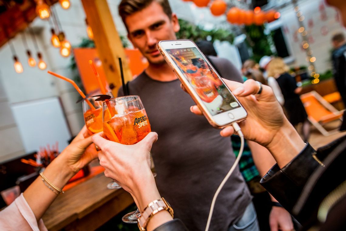 Bass Astral x Igo otworzyli letni sezon na patio Smolnej. Mamy zdjęcia