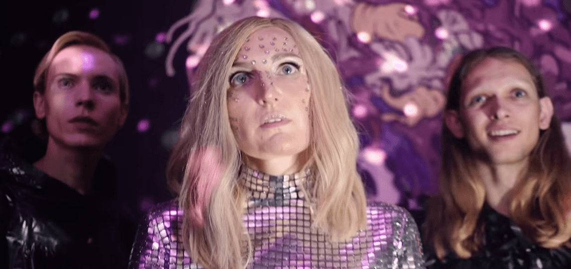 Reni Jusis wraca z kolejnym hitem. "Ćma" to syntezatorowy pop na światowym poziomie [wideo]