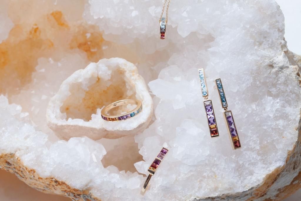 Projekty powstałe w opozycji do zautomatyzowanego świata czerpią z bogactwa naturalnych kamieni i minerałów