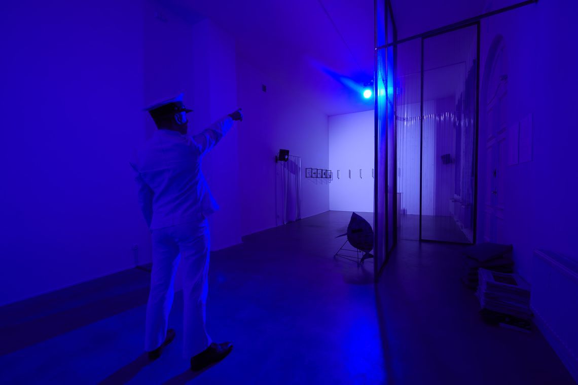 Przemek Branas: "Najciekawsze w życiu są niestabilne sytuacje". Artysta wcielił się w tajemniczego marynarza