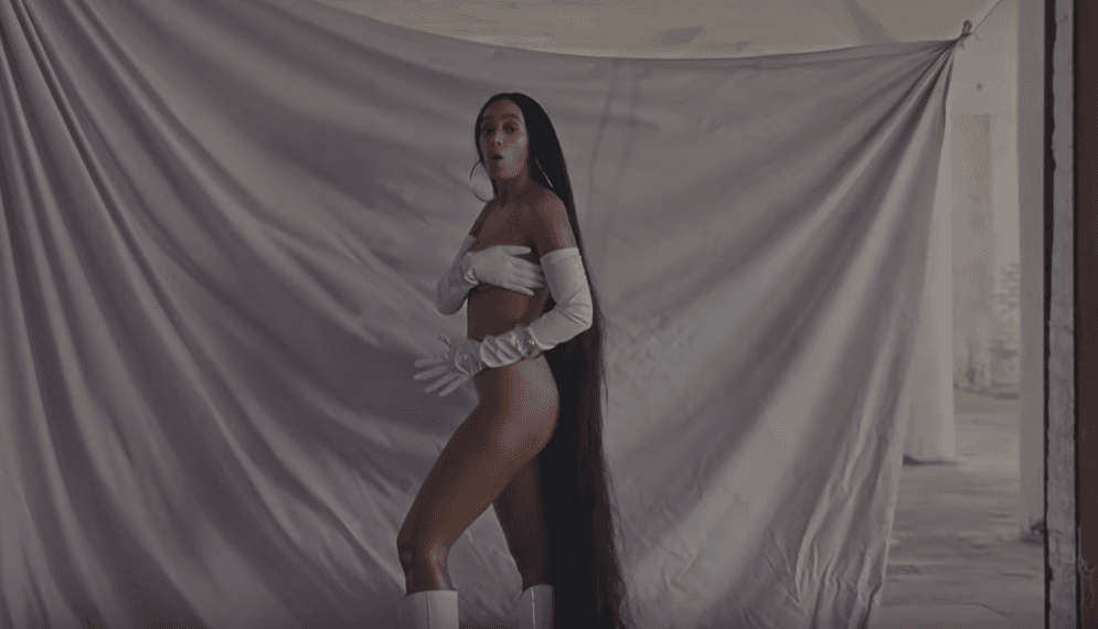 Niemal naga Solange w nowym teledysku pokazuje kto tu rządzi