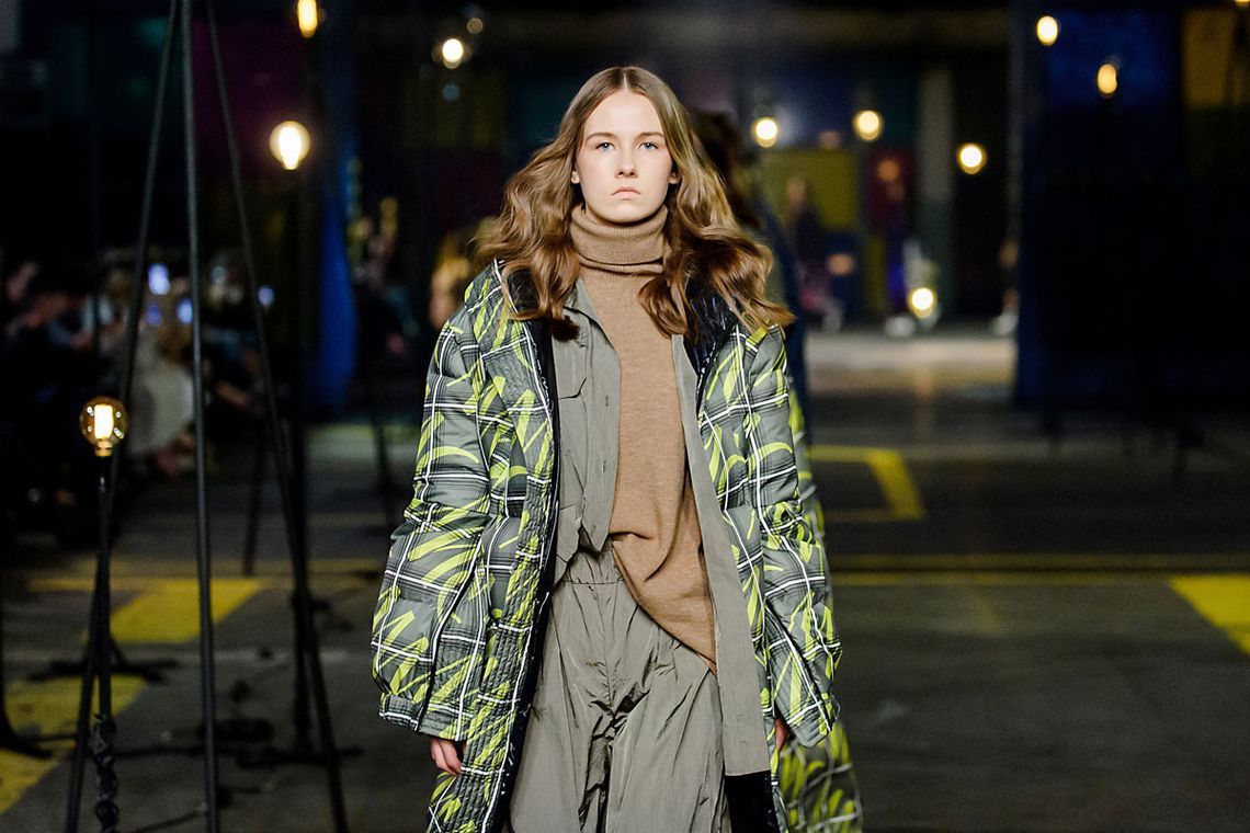 Fluo, przeskalowane konstrukcje i mocne kolory na pokazie polskiej marki MMC