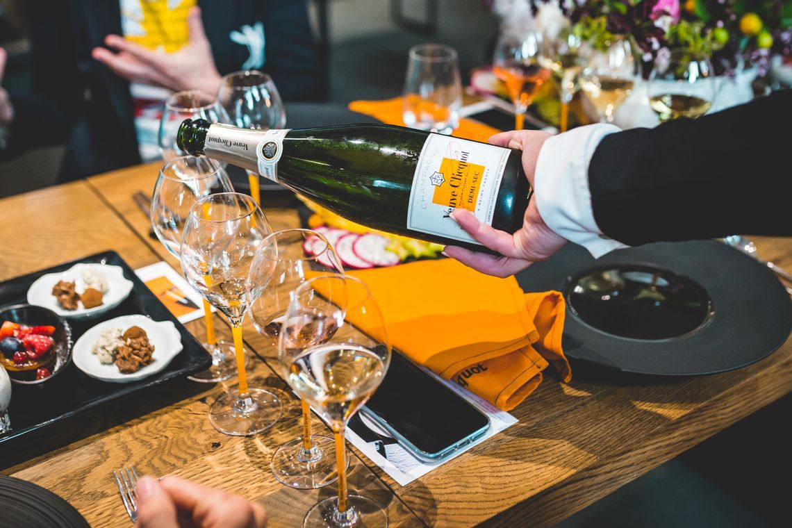 Zabierz znajomych na Veuve Cliquot Yellow Foodie Week i dowiedz się czym jest champagne-pairing