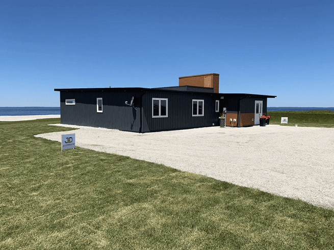 Powstał pierwszy dom z plastikowych butelek po recyklingu. Do budowy zużyto ich 600 tysięcy