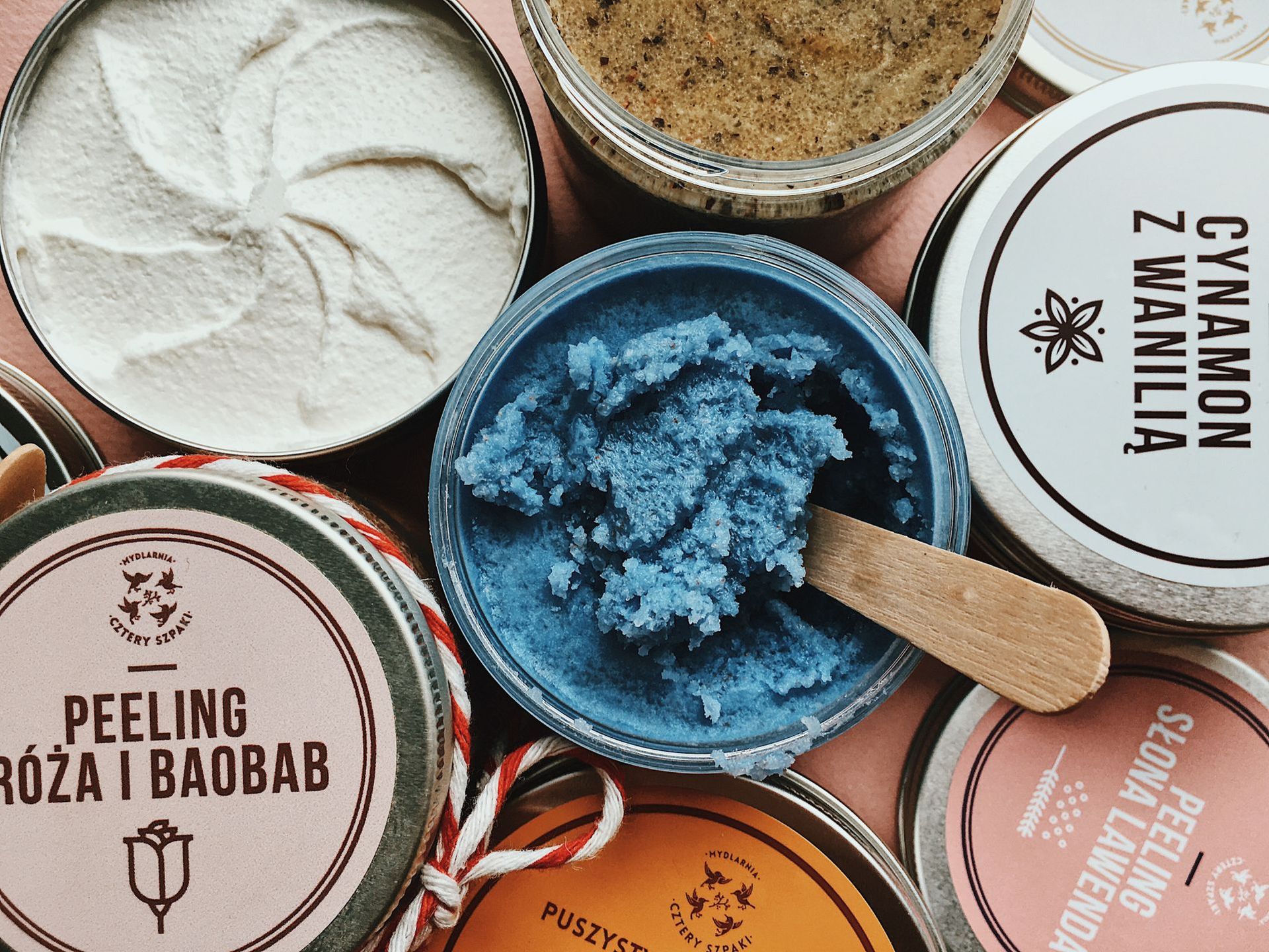 Szampony w kostce, dezodoranty w kremie i kule do kąpieli. Polska mydlarnia stawia na naturalne kosmetyki