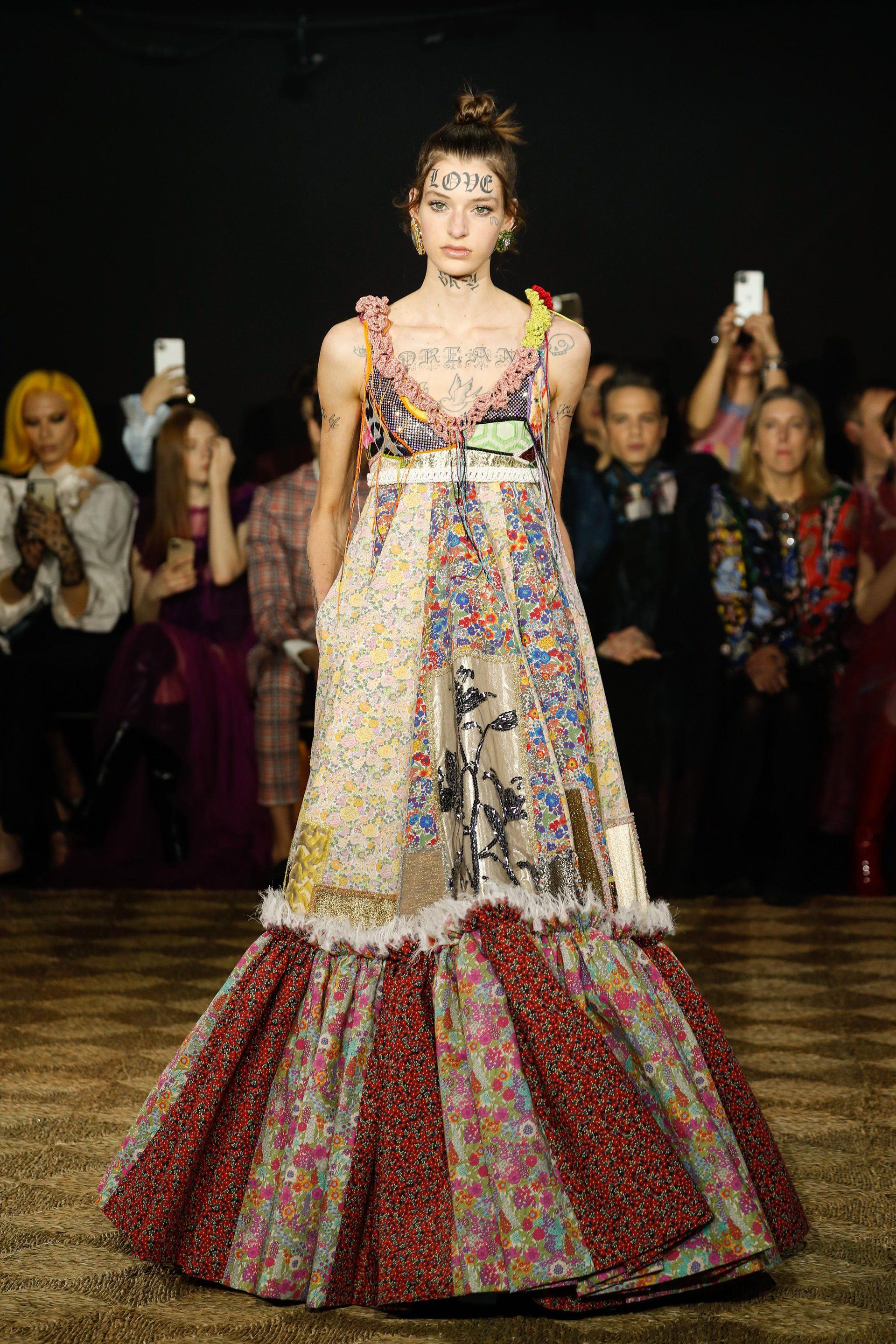 Viktor&Rolf: ten niewinny romans jest brzemienny w skutkach. To patchworkowe szaleństwo