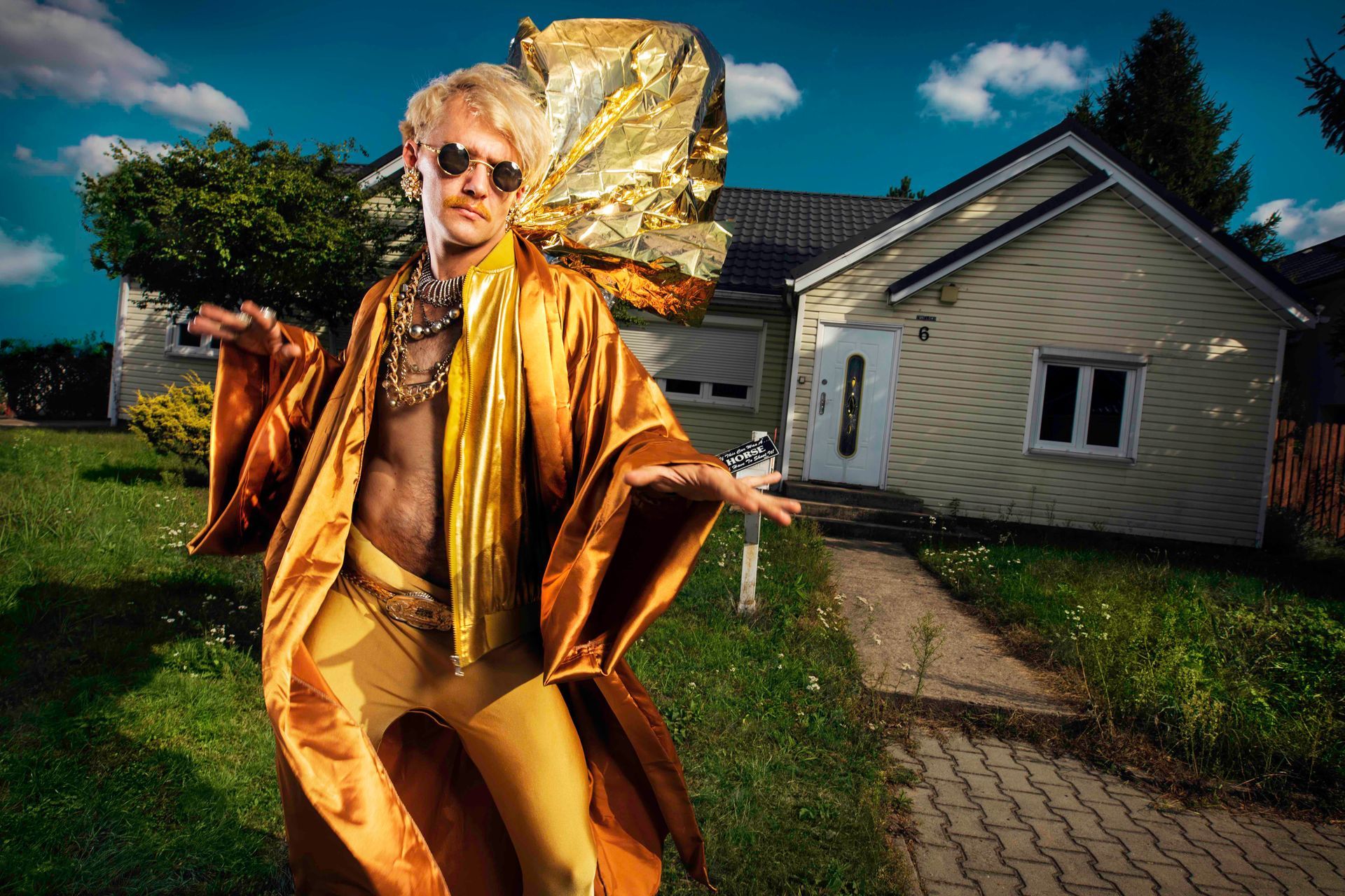 Horsy: "To rodzaj uśmiechu nad ludzką naturą. Soft erotic joke" [wywiad]